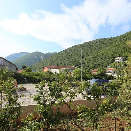 10136b Appartement Trpanj