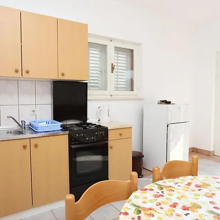 10136b Trpanj